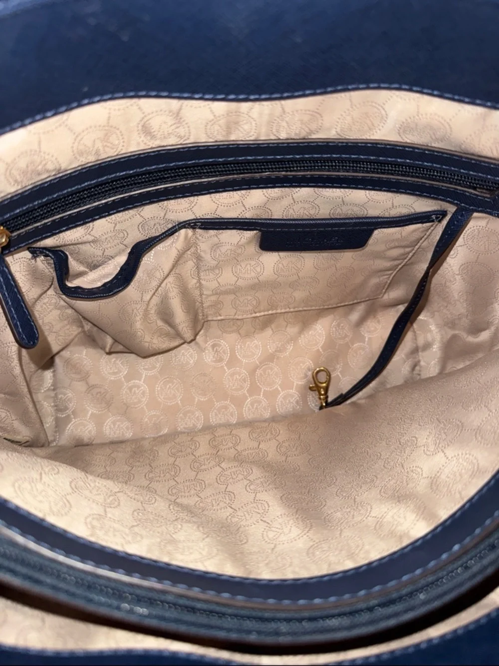 Michael Kors Jet Set Medium Snap Pocket Leather Tote